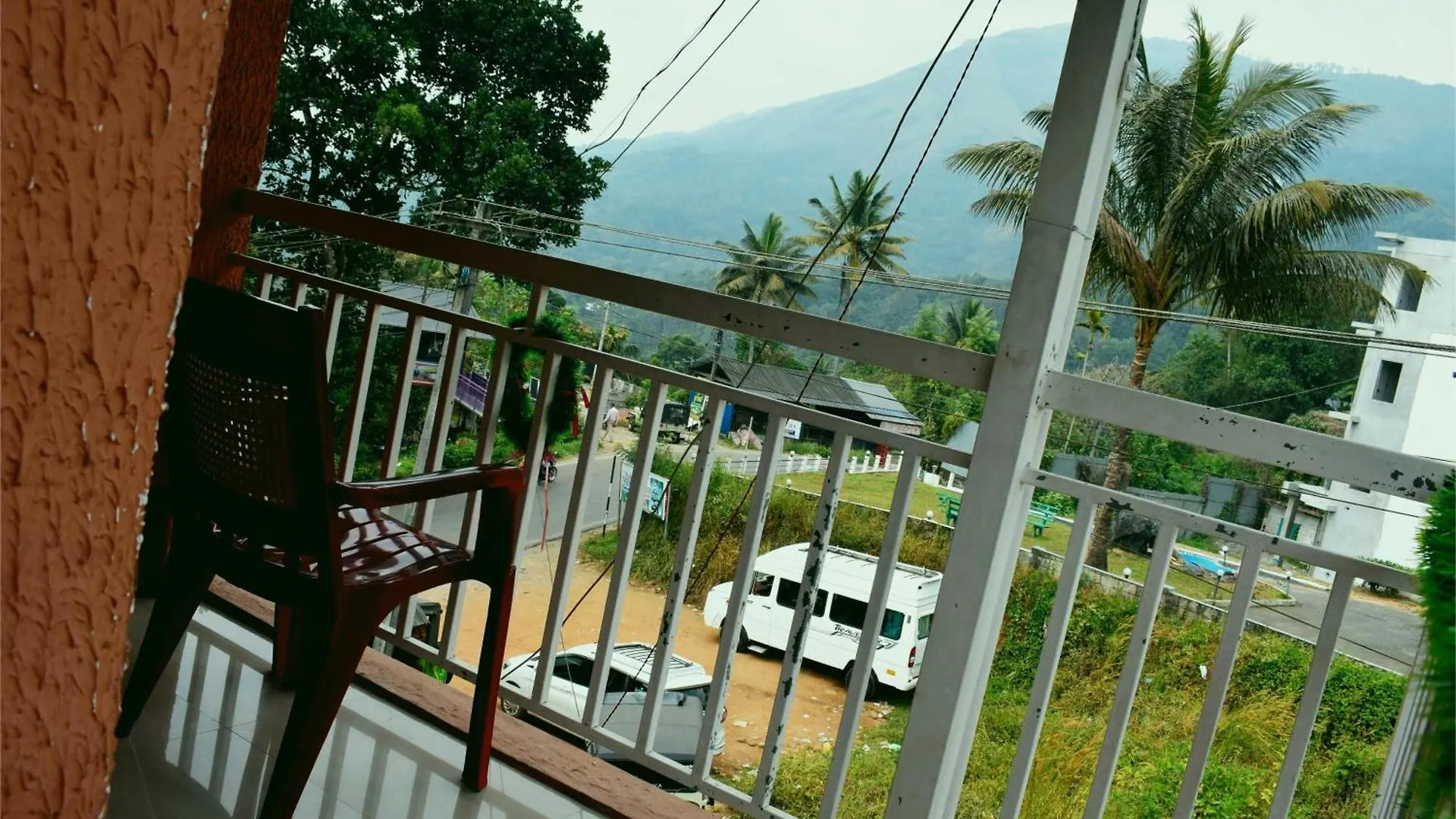 Hill Side Home Anachal Homestay